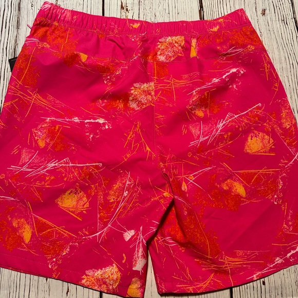 North Face Shorts - Picture 7 of 8